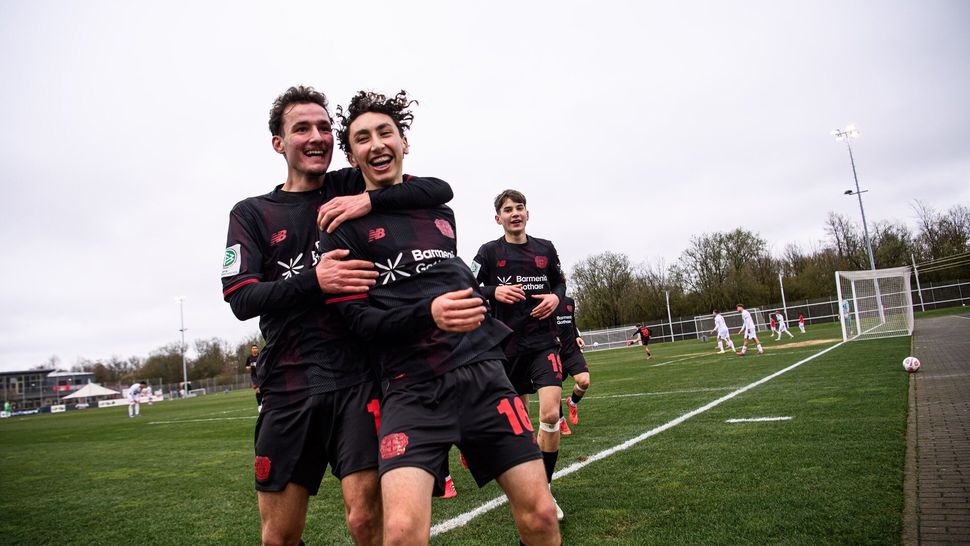 Spektakulärer Sieg: Werkself-U17 gewinnt 4:3 gegen Stuttgarter Kickers