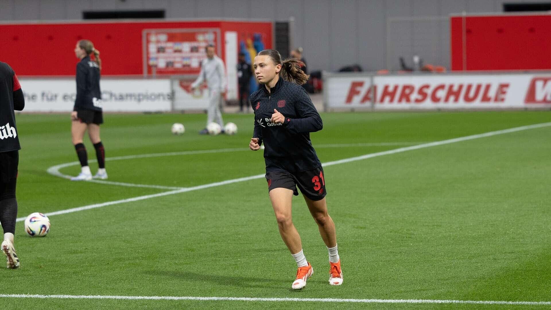 Morgens FSJ, abends Bundesliga | Einblicke in die Duale Karriere von Paula Schwartze | #BayerSportsFamily