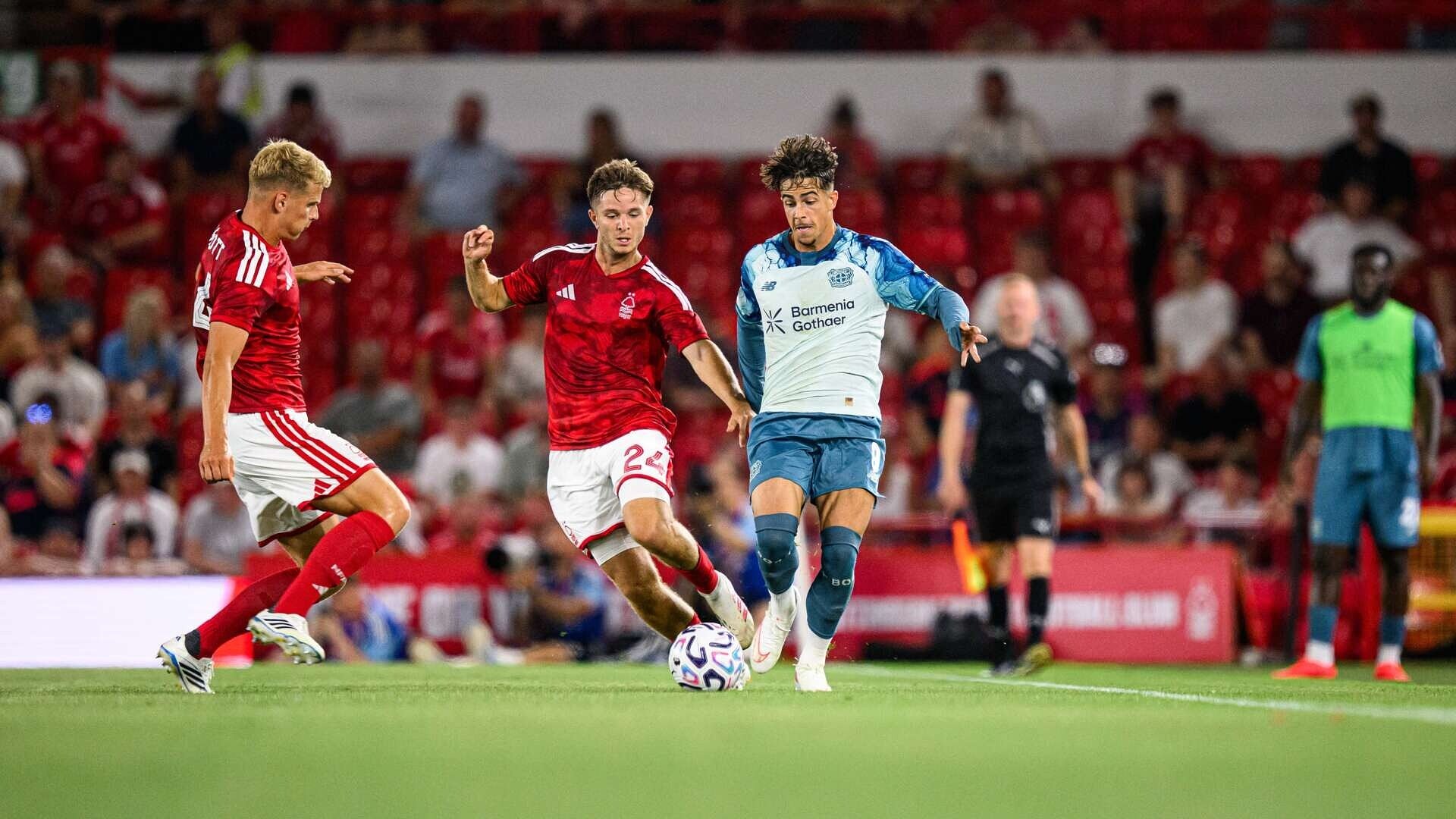 Die TV-Zusam­men­fas­sung der 1:2-Nie­der­lage bei Not­ting­ham For­rest