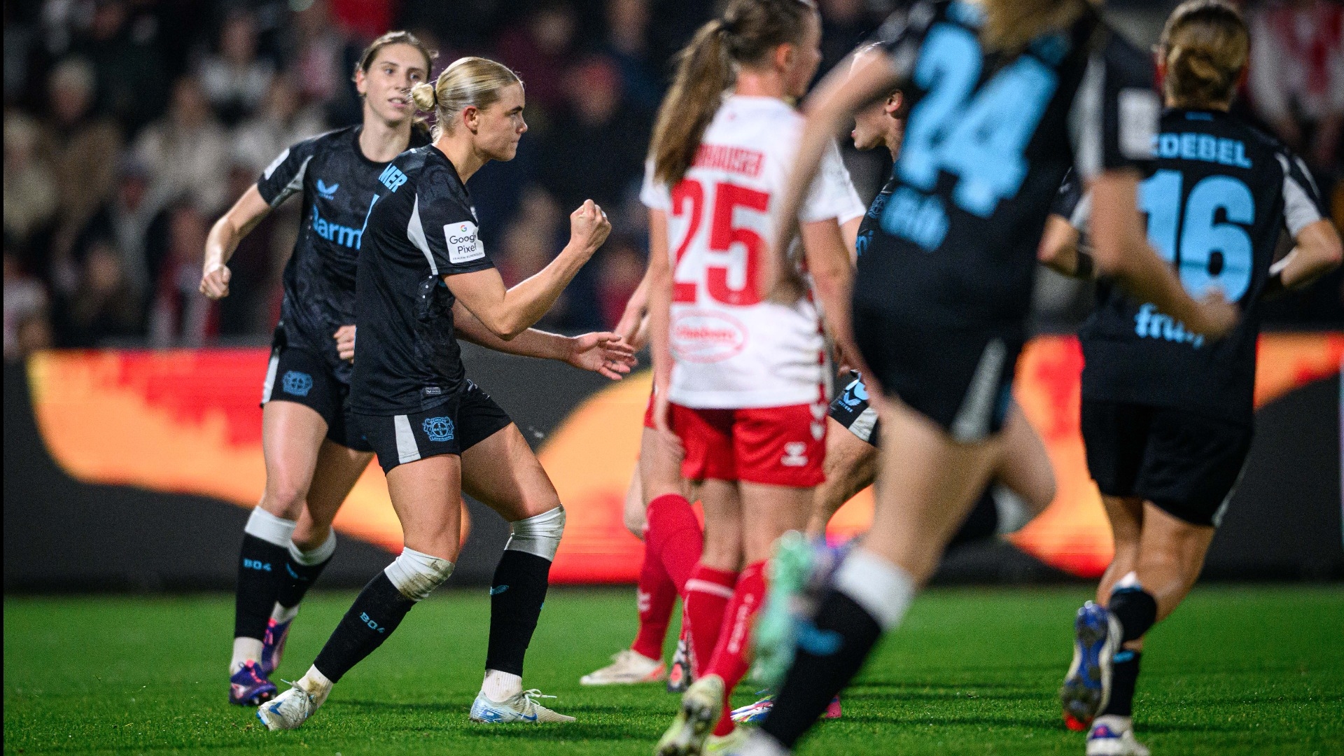 Doppelpack Kramer: Frauen gewinnen Derby in Köln | 8. Spieltag