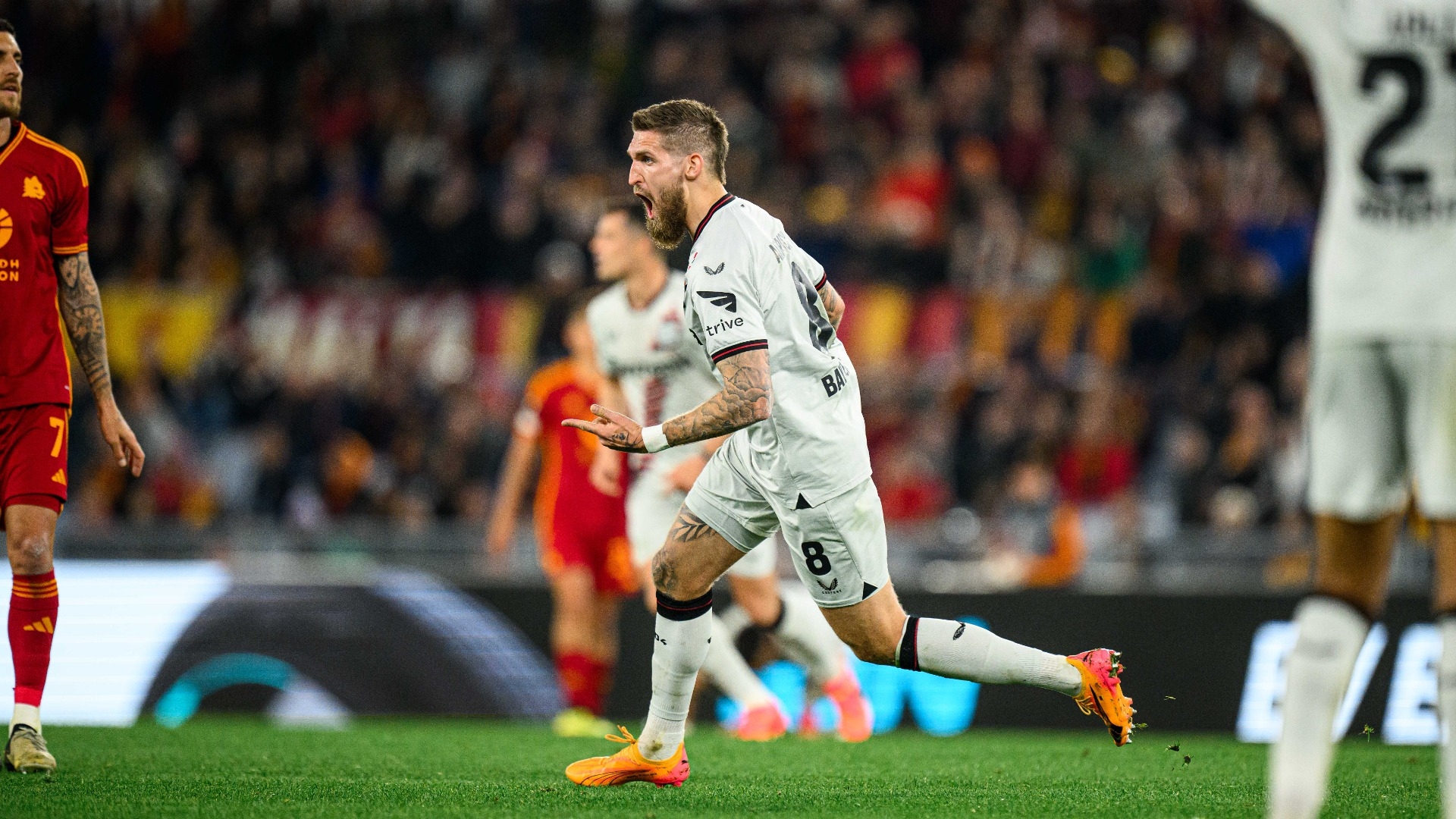 TV highlights of the 2-0 vic­tory at AS Roma