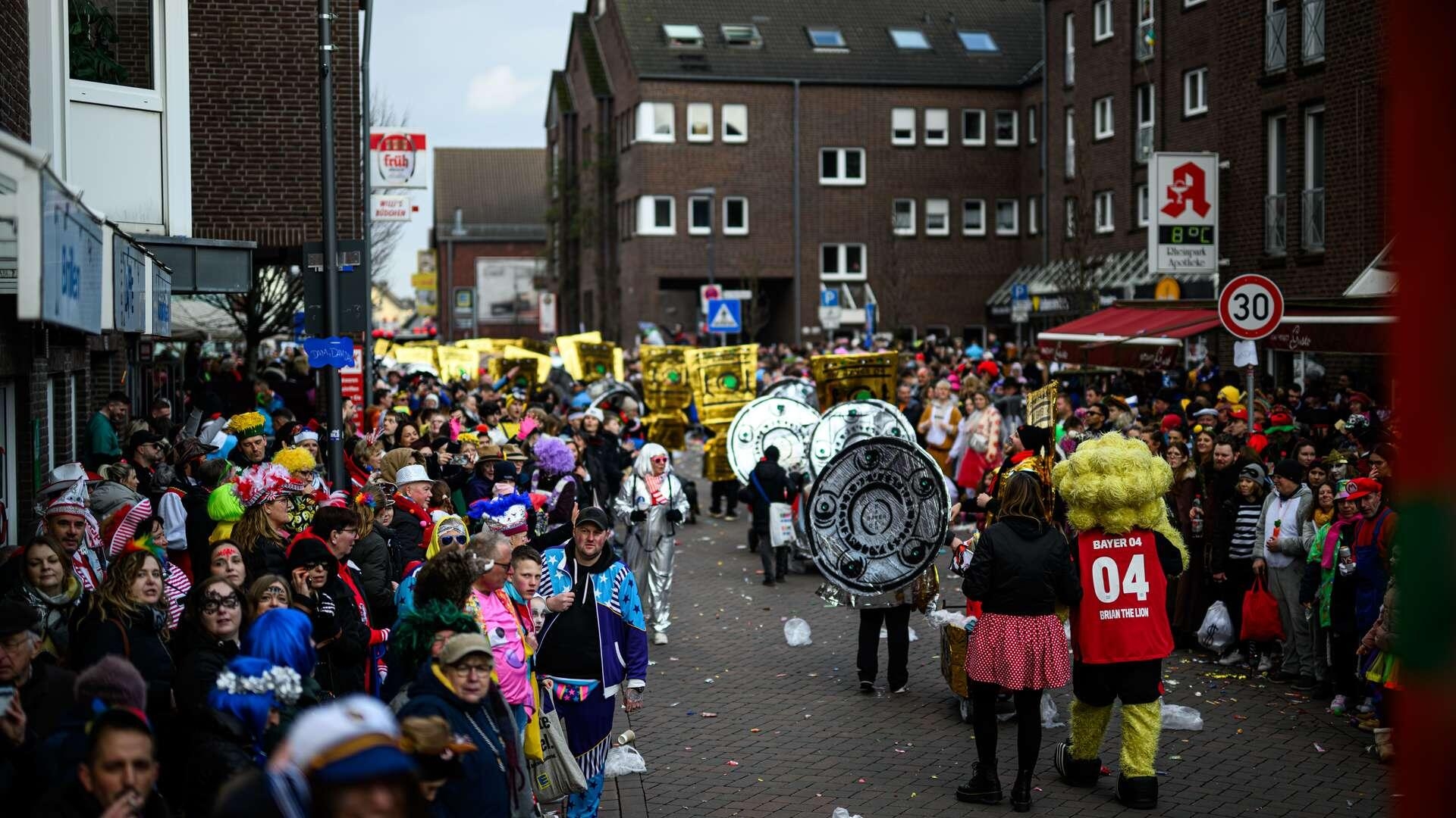 Karneval unterm Kreuz: Doublesieger Alaaf in Leverkusen