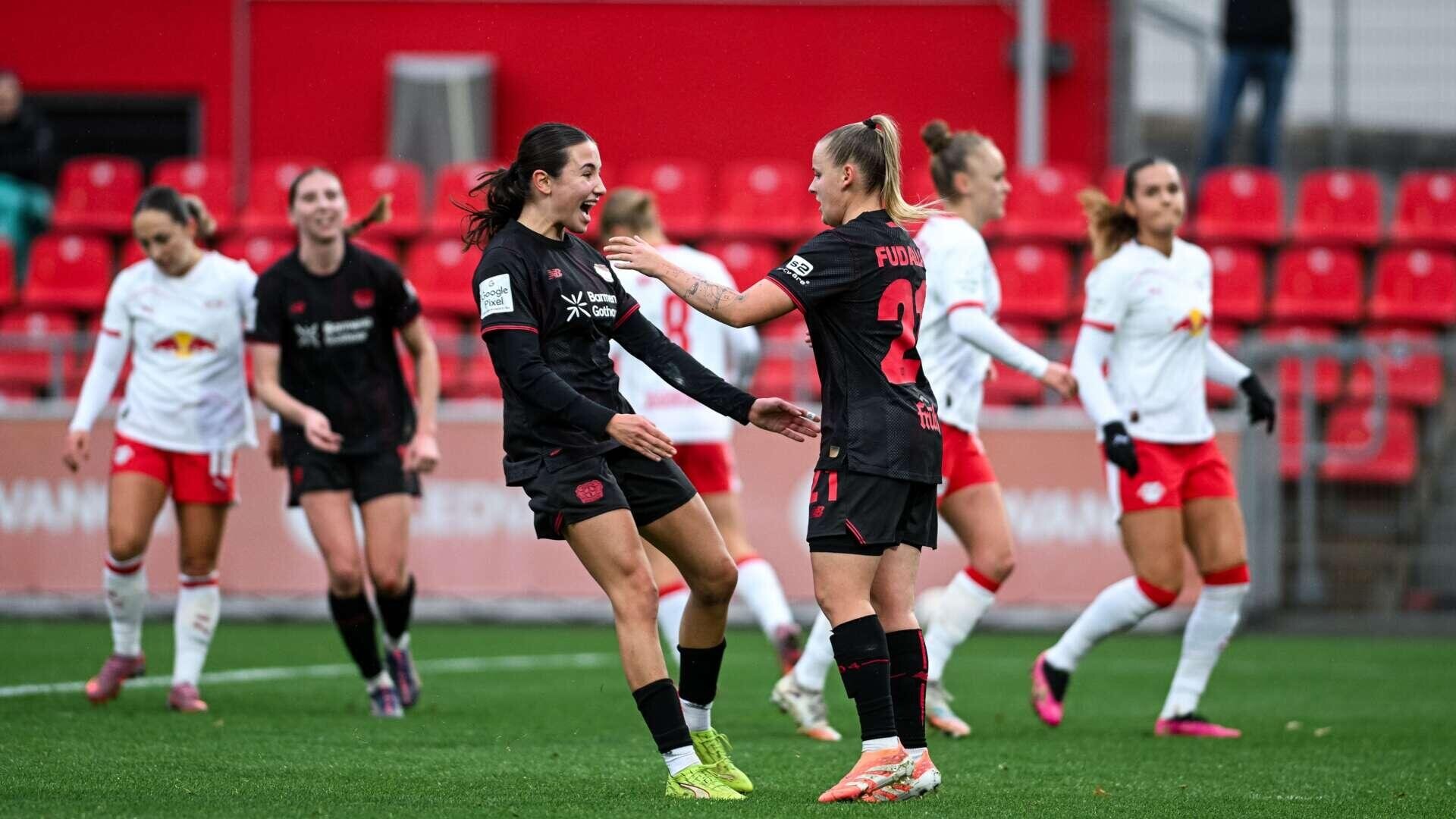Effiziente Anfangsphase: Bayer 04-Frauen schlagen Leipzig verdient | 12. Spieltag