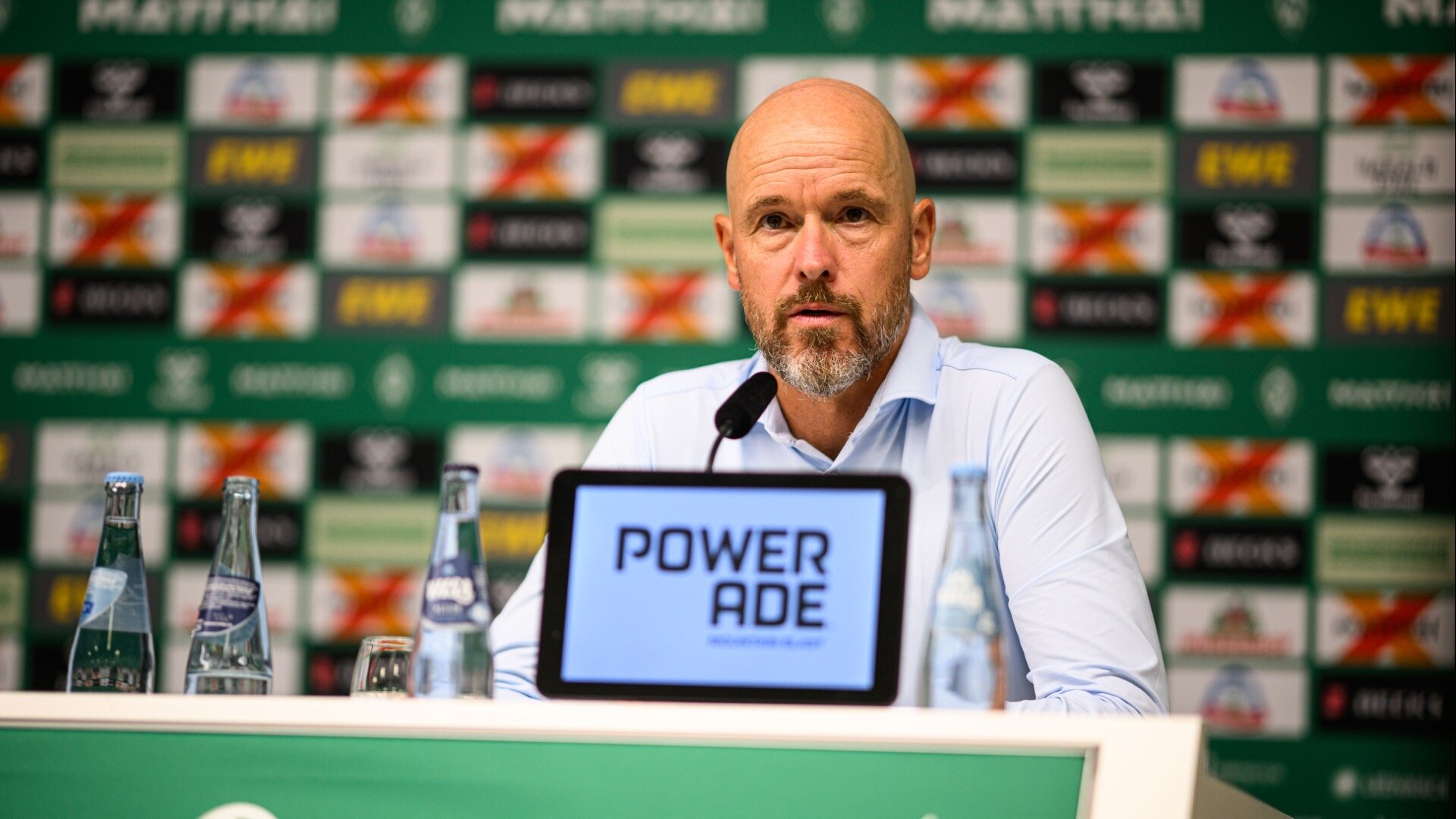 RE-LIVE: Die Pressekonferenz mit Horst Steffen und Erik ten Hag nach dem Unentschieden gegen Bremen | 2. Spieltag