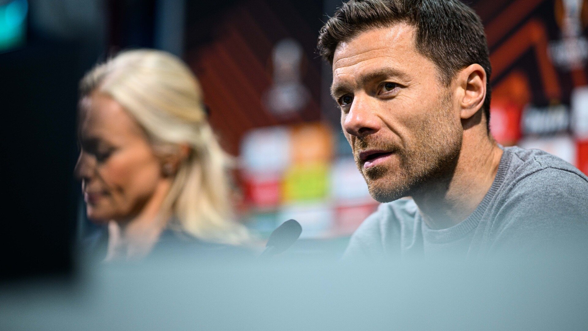 Die PK vor WHUB04 mit Xhaka und Alonso | Viertelfinale UEL