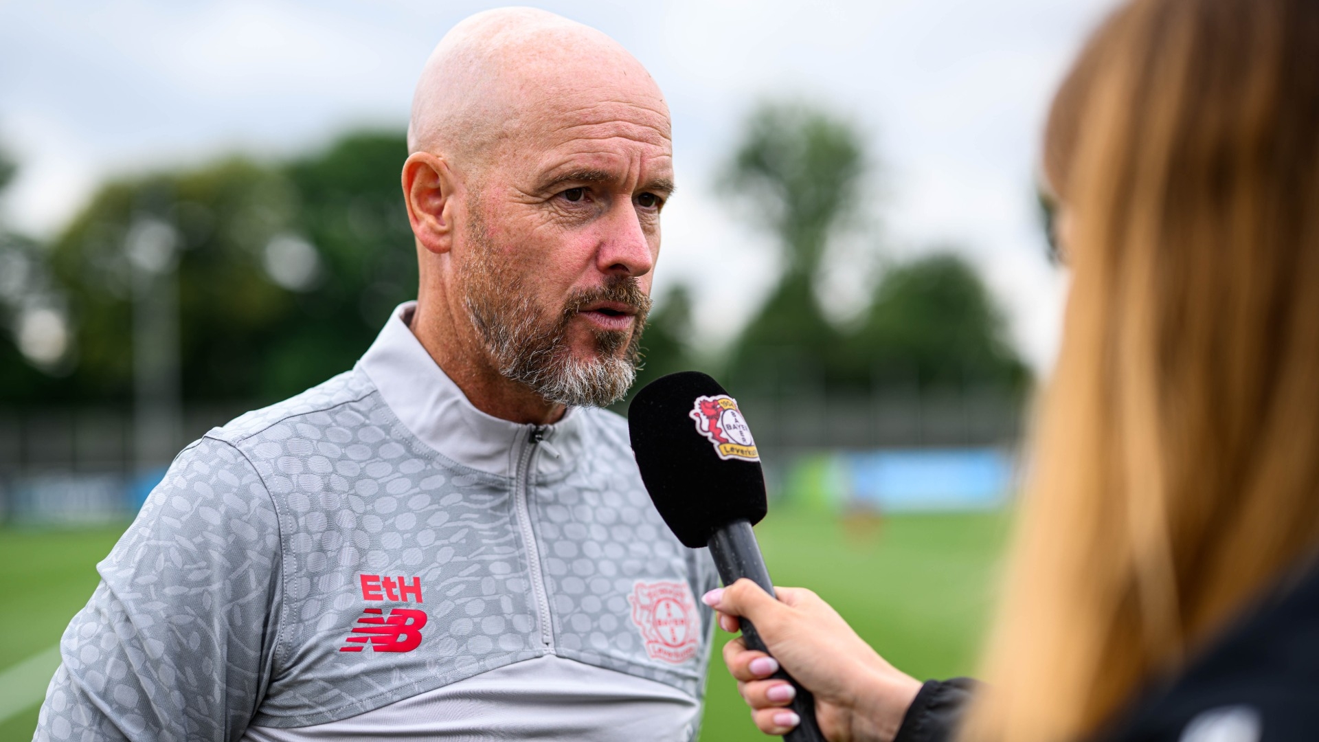 Erstes Training in Leverkusen: Cheftrainer Erik ten Hag im Interview
