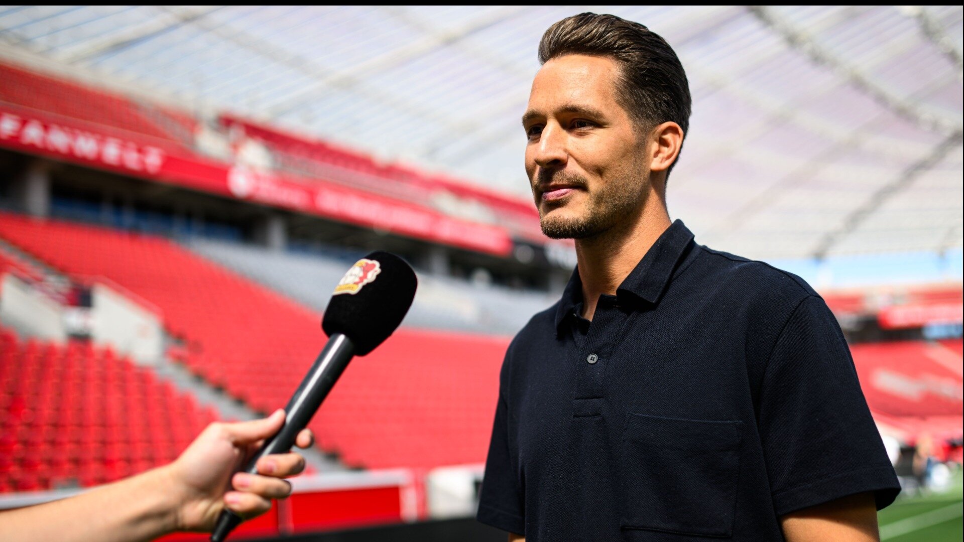Janis Blaswich: Sein erster Tag in Leverkusen | Interview & Behind the Scenes