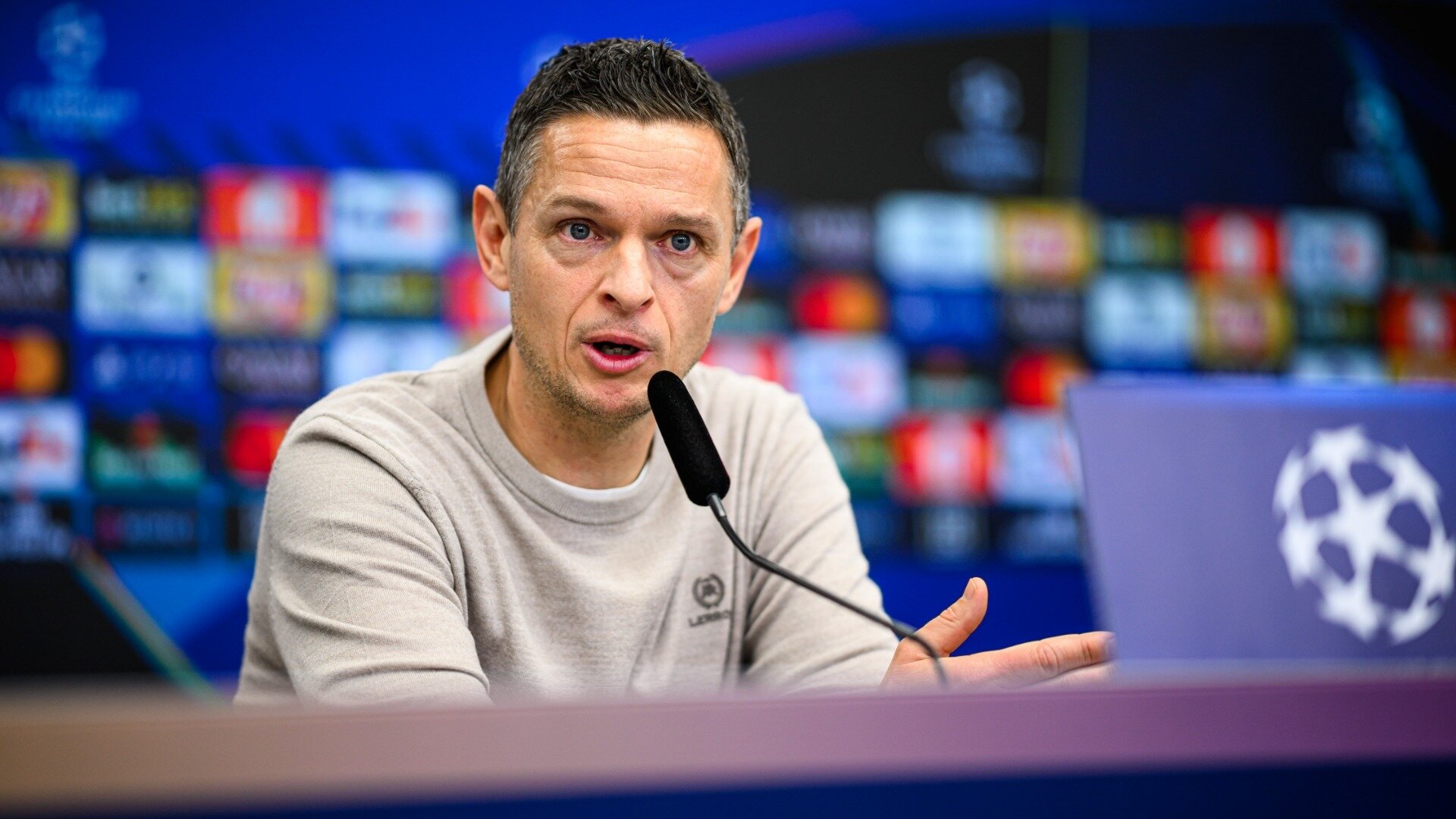 Re-LIVE | Die PK mit Rogier Meijer nach dem Spiel gegen Newcastle United | 6. Spieltag UCL