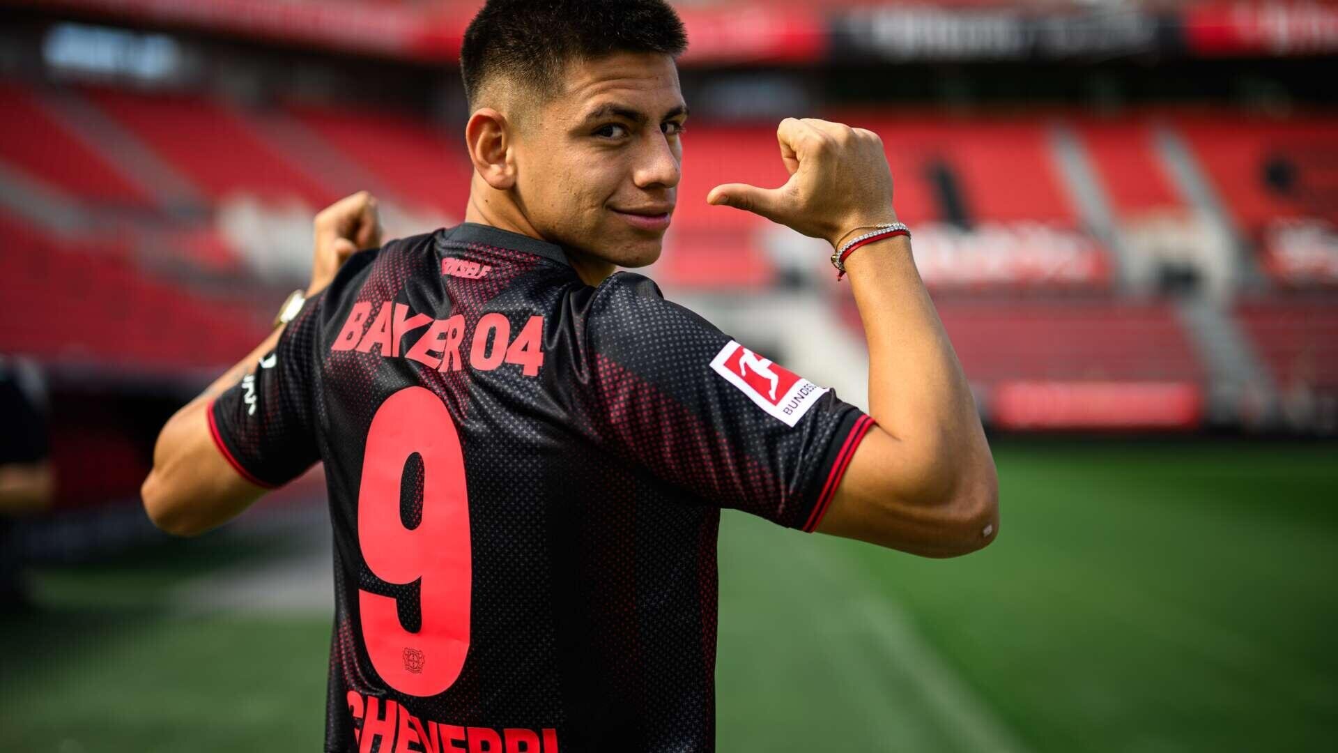 Claudio Echeverri: Aus Manchester nach Leverkusen | 1. Training & Interview