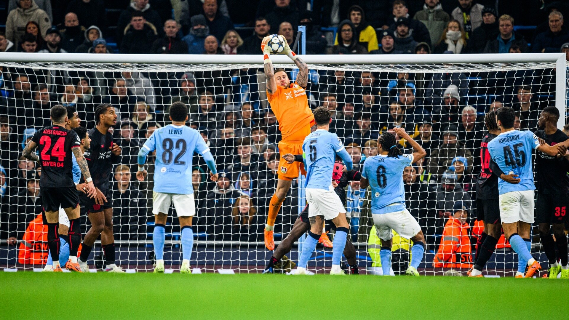 Kein Tor: Die spektakulärsten Torwart-Paraden 2025