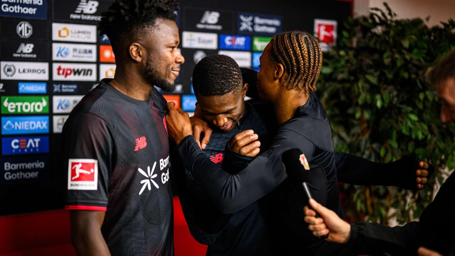 Tapsoba lobt Kofane im Doppel-Interview: „Hat hart gearbeitet, um dem Team zu helfen“