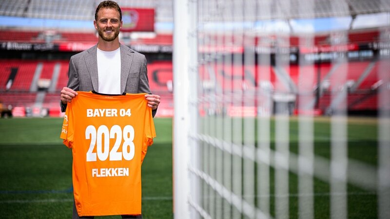 Erstes Interview & Behind the Scenes: Mark Flekken unterschreibt in Leverkusen