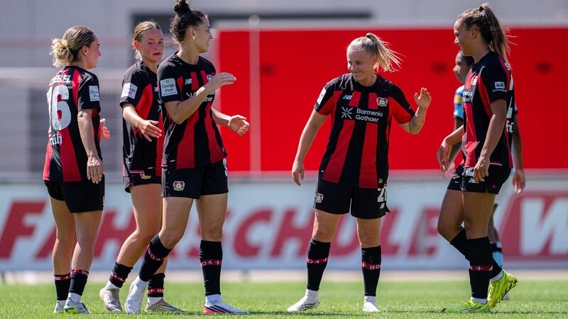 Tor-Festival mit Kramer-Hattrick: Frauen schlagen Rotterdam deutlich | Testspiel