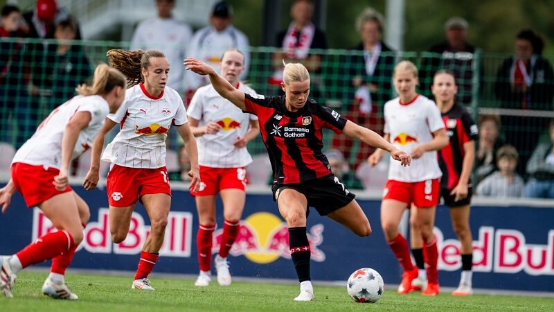 Doppelschlag nach der Pause: Bayer 04-Frauen gewinnen Auftaktspiel in Leipzig | 1. Spieltag